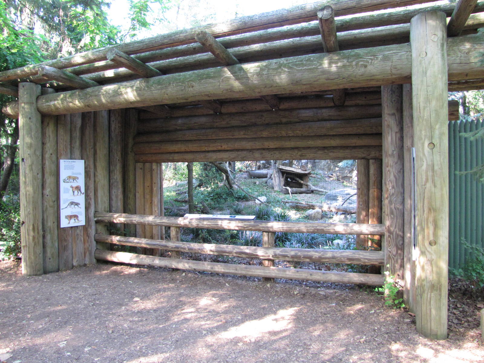Queens Zoo 2010 - Viewing Hut at Canadian Lynx exhibit