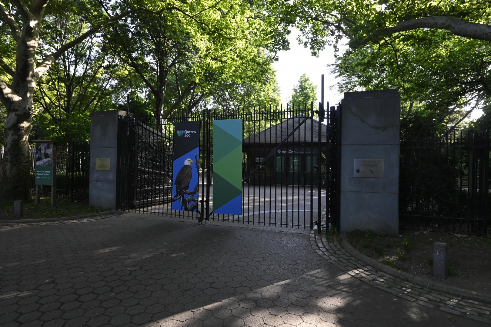Queens Zoo - Entrance Gate