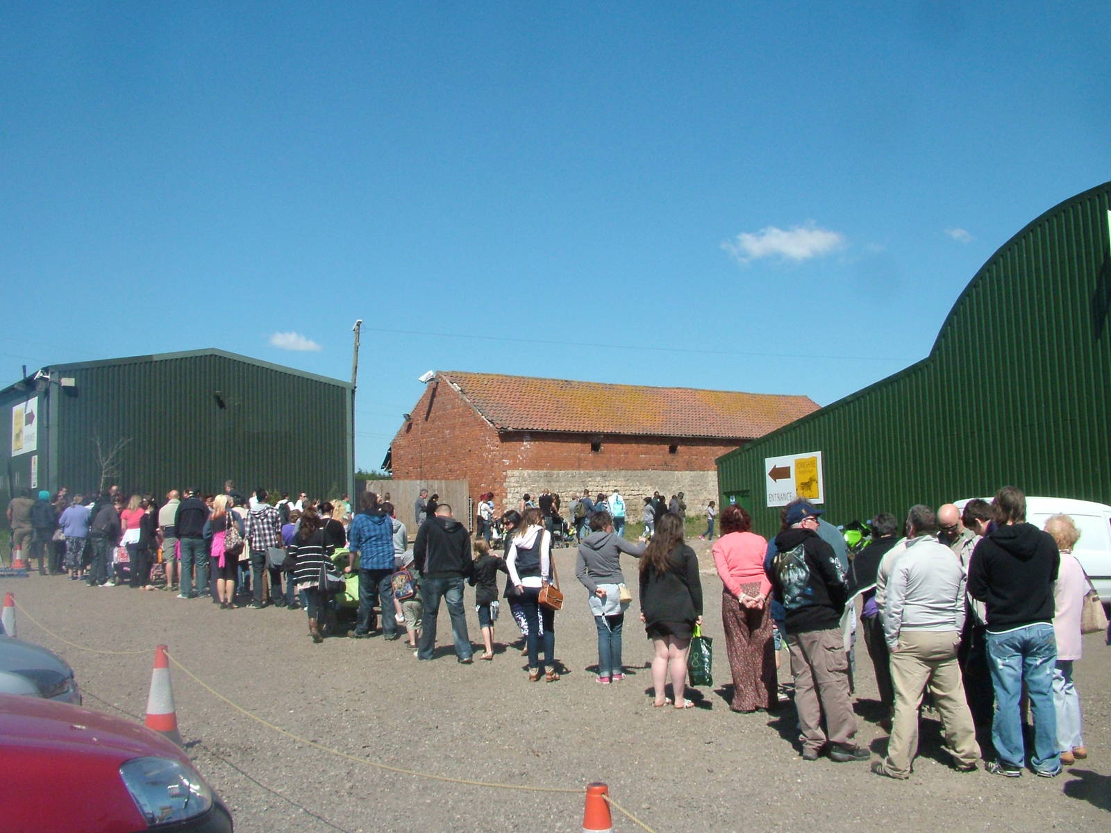 Queue for the Entrance at Yorkshire WP 02/05/11