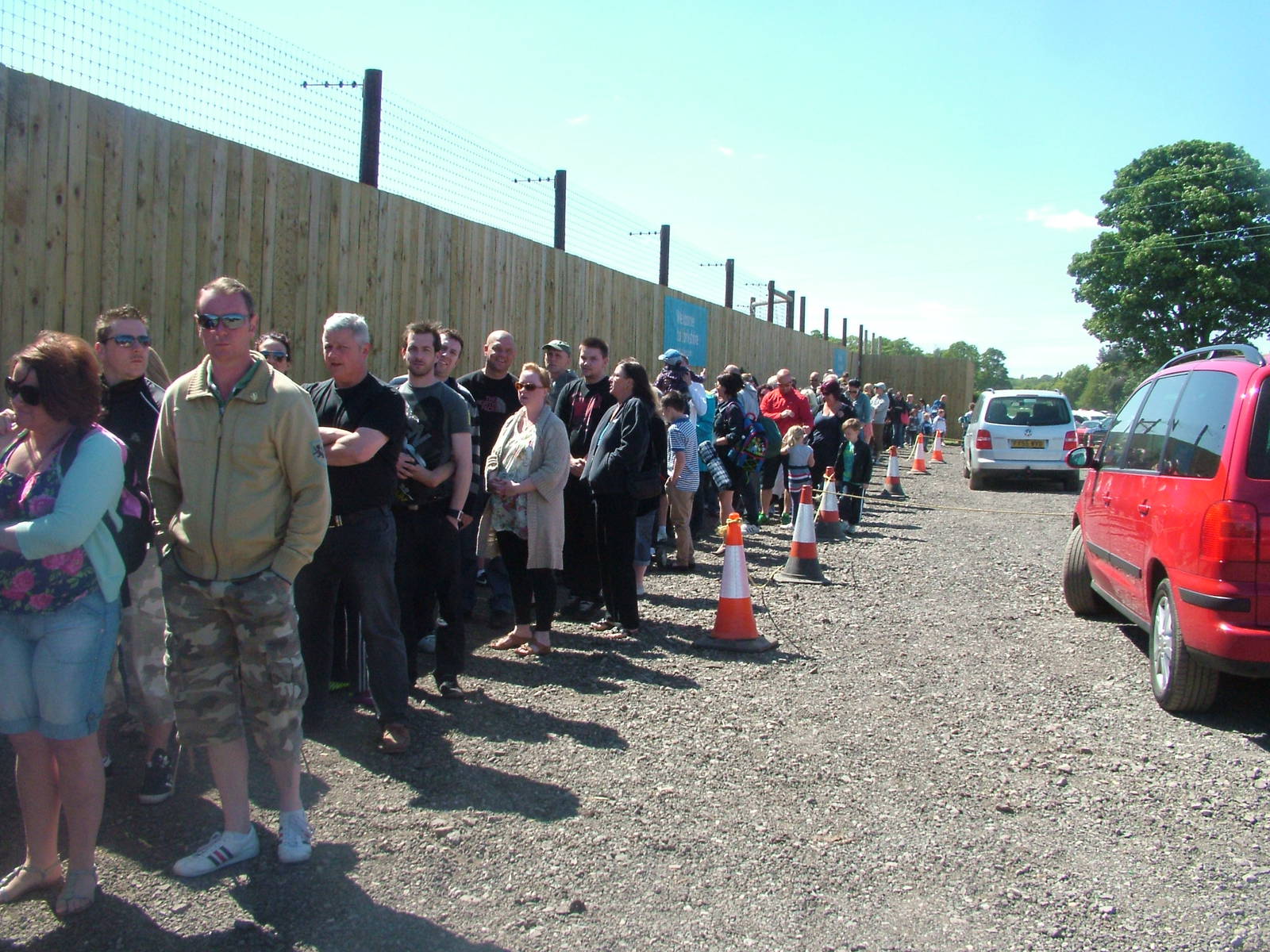 Queue for the Entrance at Yorkshire WP 02/05/11