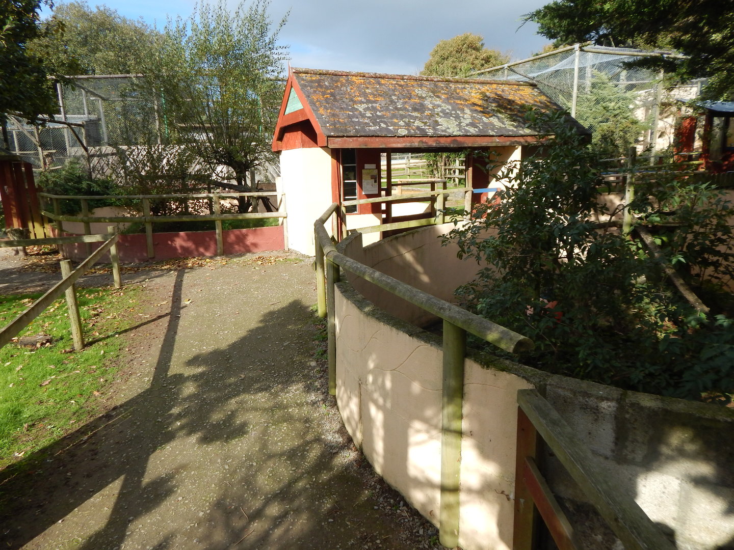 Raccoon and Raccoon dog enclosures 151022