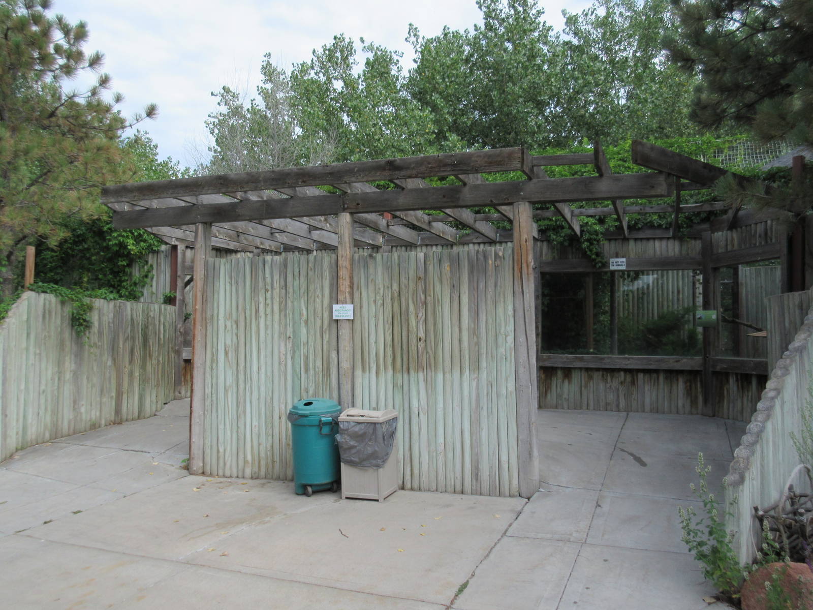 Raccoon/Coati Exhibits - Viewing Area