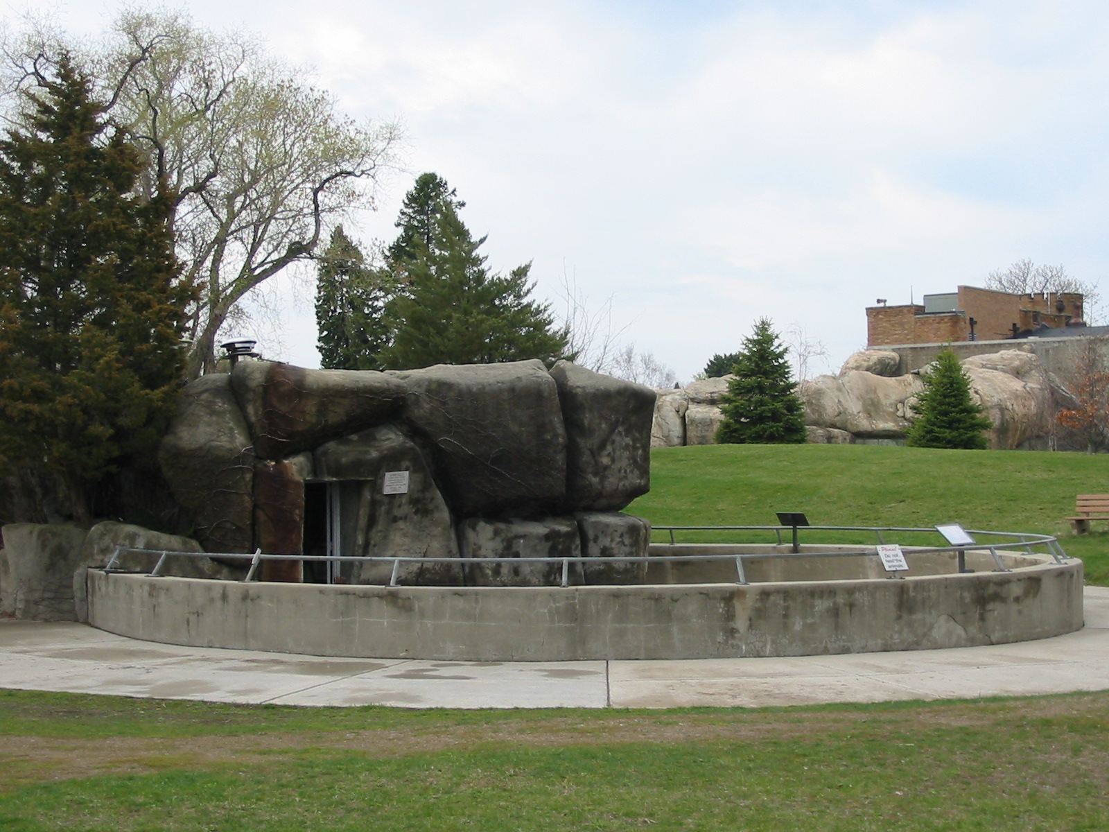 Racine Zoo 2003 - Exhibit for which species?