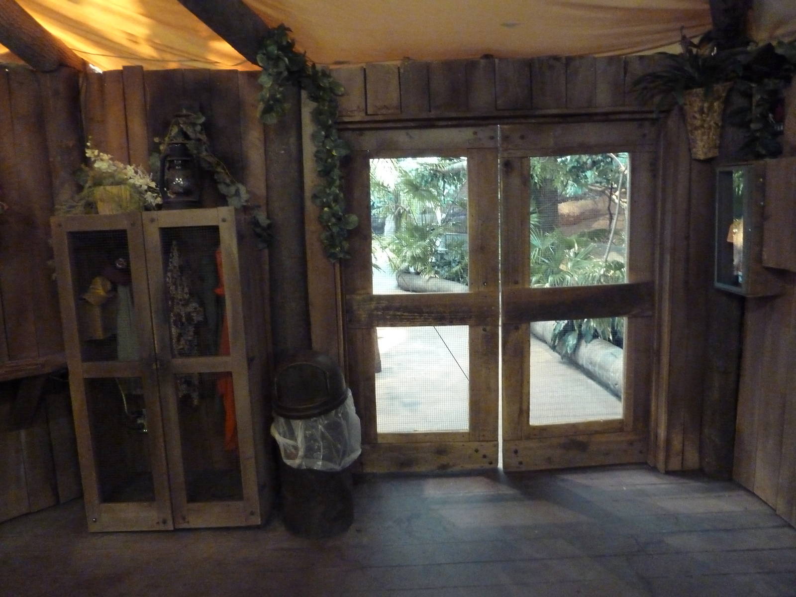 RainForest Building - Scientist's Hut