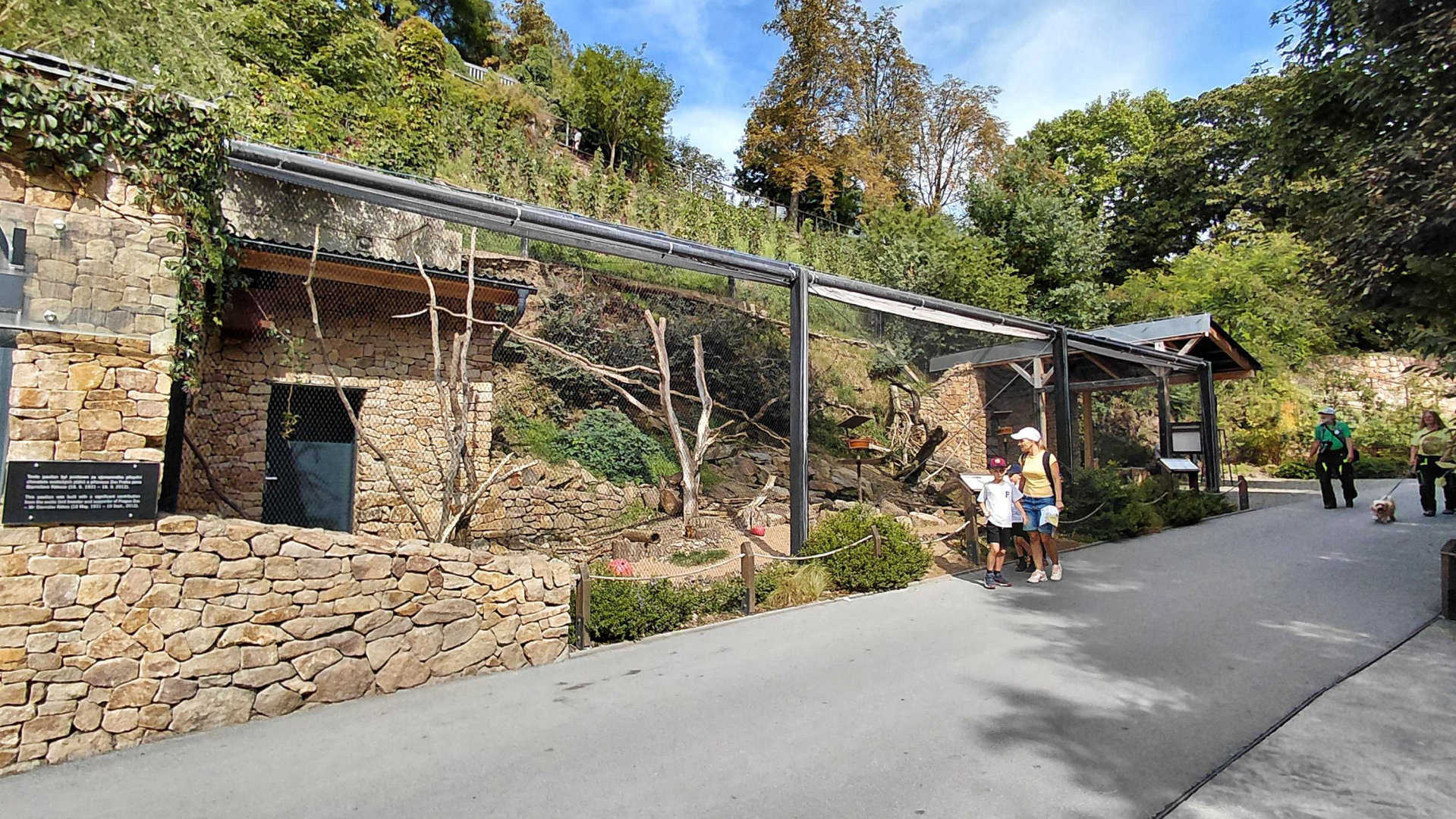 Rákos's house - Kea aviary