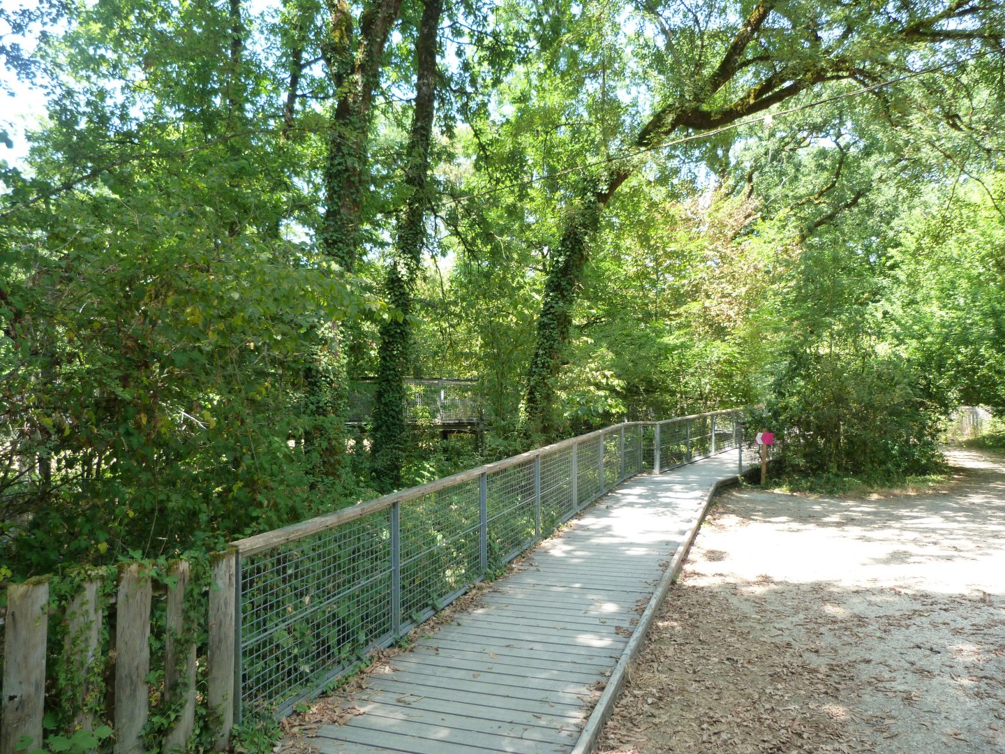 Ramp up to wolf viewing area -Zoodyssée (2025)