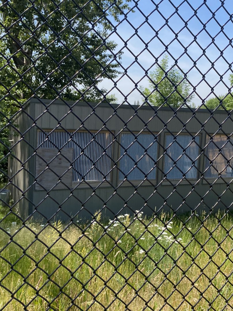 Raptor holding building