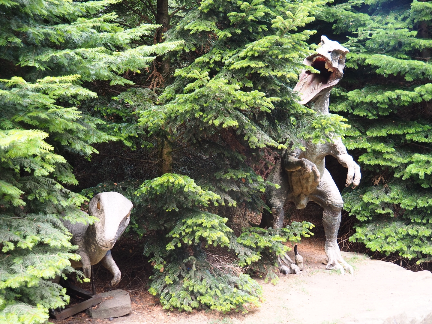 Ratty plastic Theropod/Dromaeosaurid dinosaurs (Aug 28th, 2018)