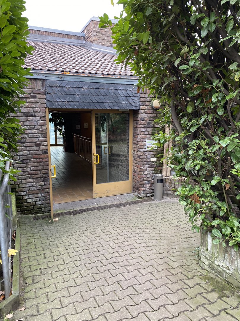 Raubtierhaus entrance 011219