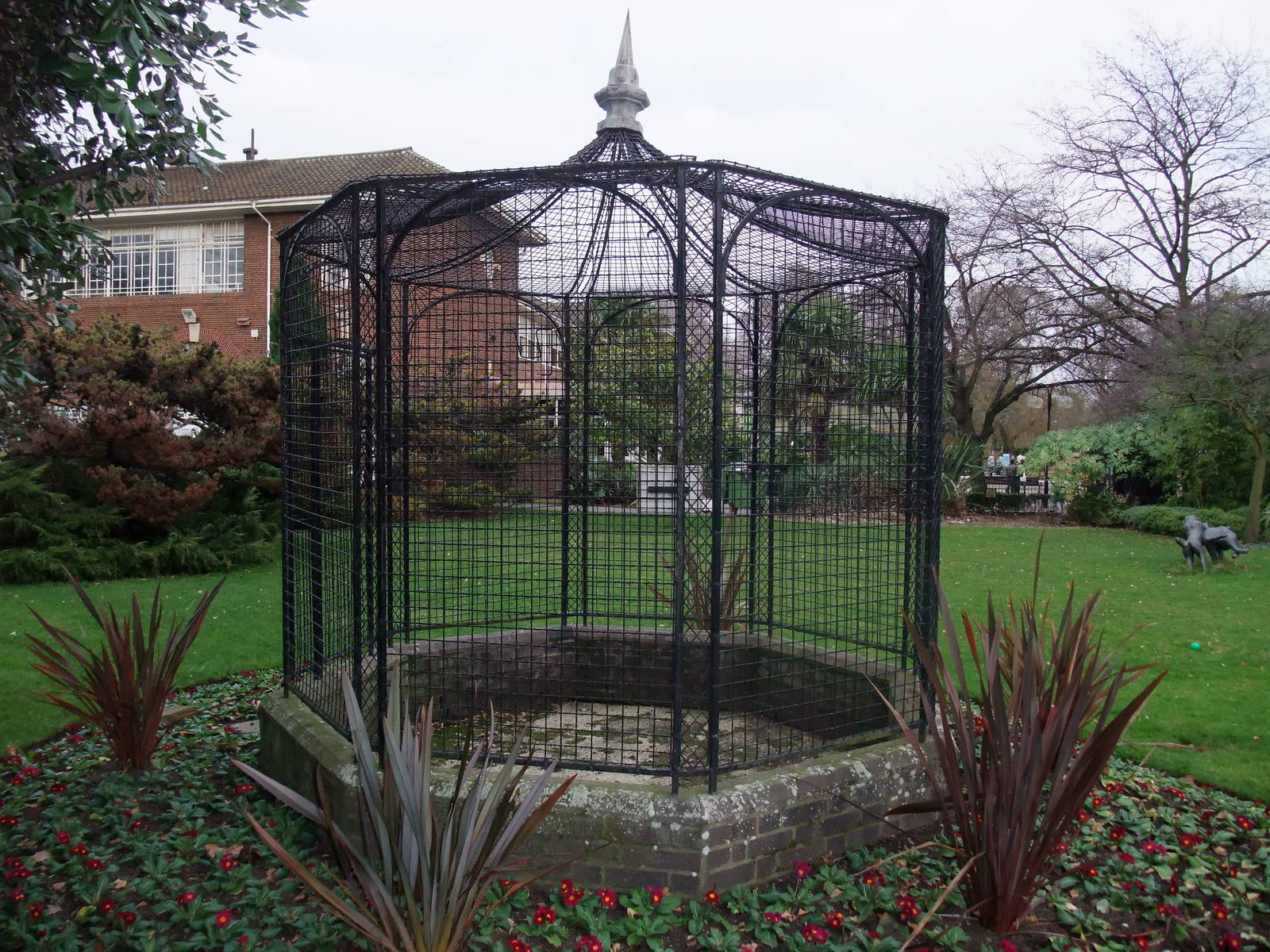 Raven's Cage at London Zoo Jan 2009