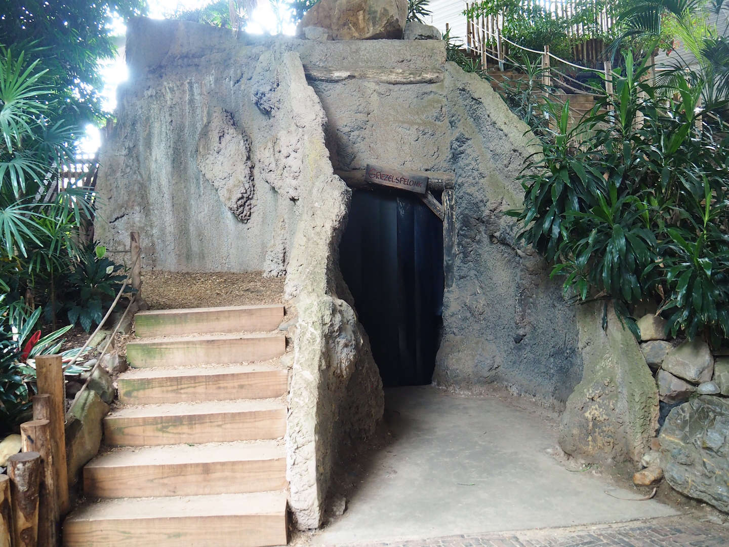 RavotAapia indoor playground - Entrance to cave area with Lyle's flying fox indoor exhibit, 2023-08-17