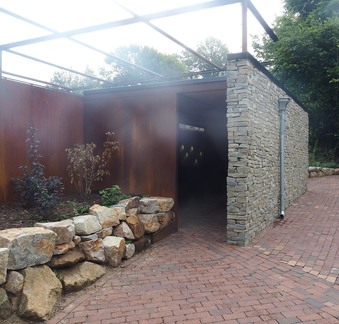 Reconstructed Taiga aviary - Smaller viewing shelter, 2022-08-20