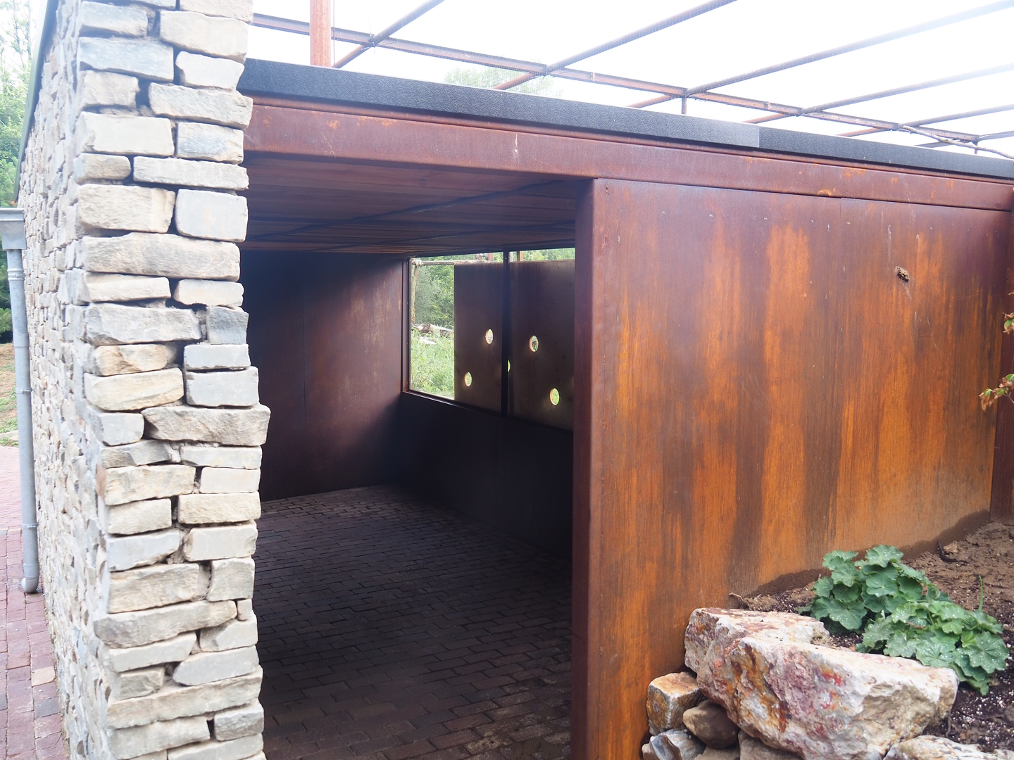 Reconstructed Taiga aviary - Smaller viewing shelter, 2022-08-20