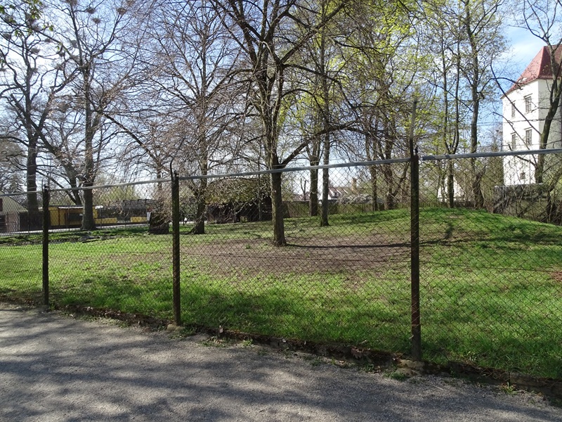 Red-crowned crane enclosure