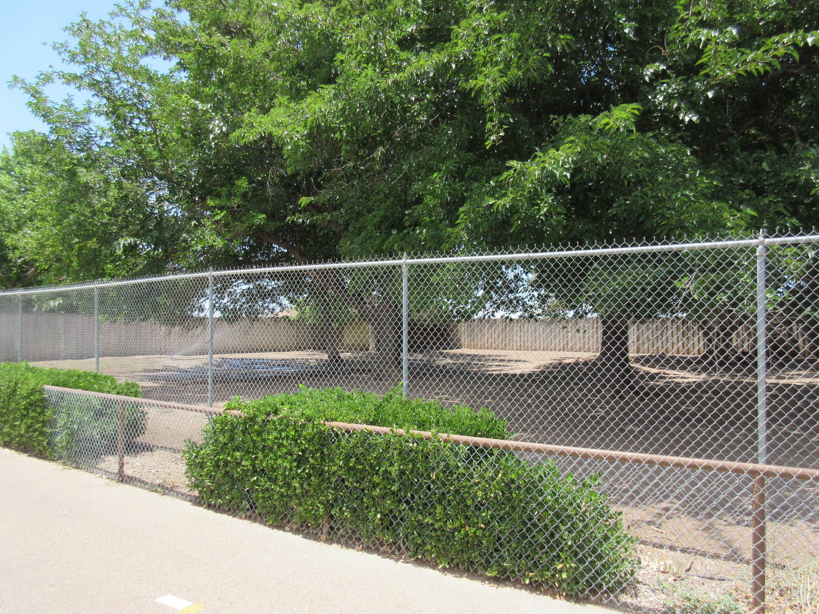 Red Kangaroo/Emu Exhibit