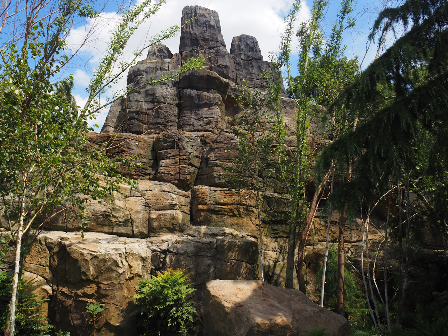 Red panda and Michie's tufted deer exhibit (Renovated historical mountain animal rock), 2024-06-30