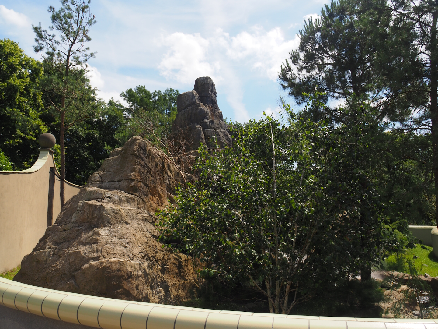 Red panda and Michie's tufted deer exhibit (Renovated historical mountain animal rock), 2024-06-30