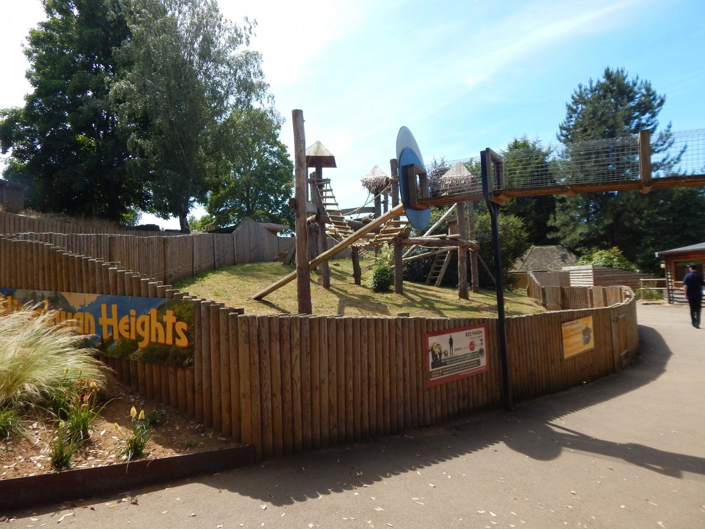 Red panda enclosure 110722