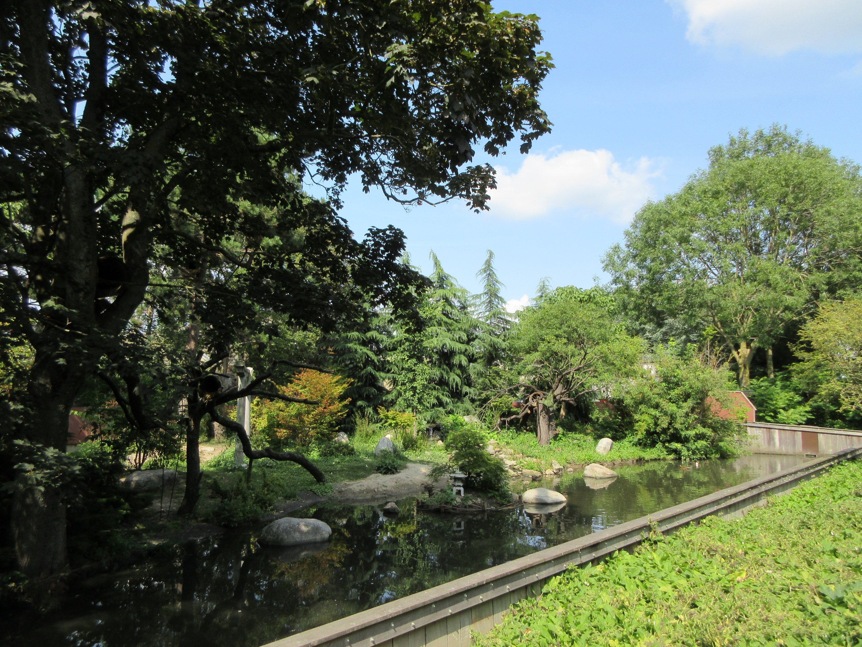 Red Panda/Red-Crowned Crane Exhibit