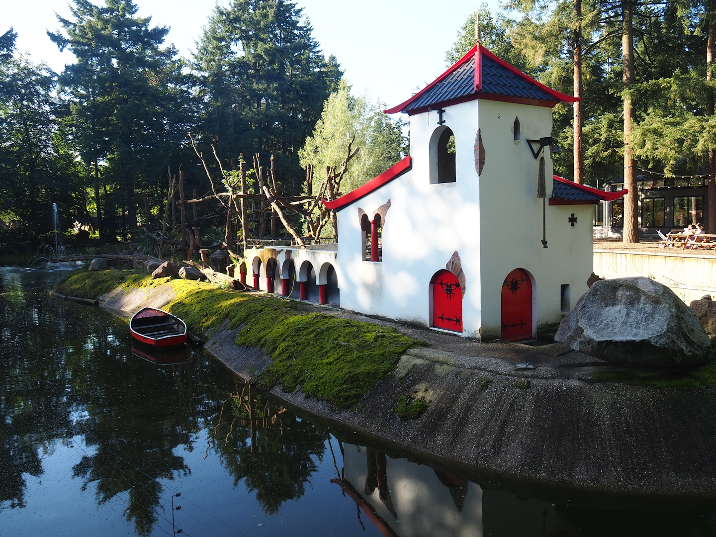 Red-ruffed lemur island, 2023-09-24