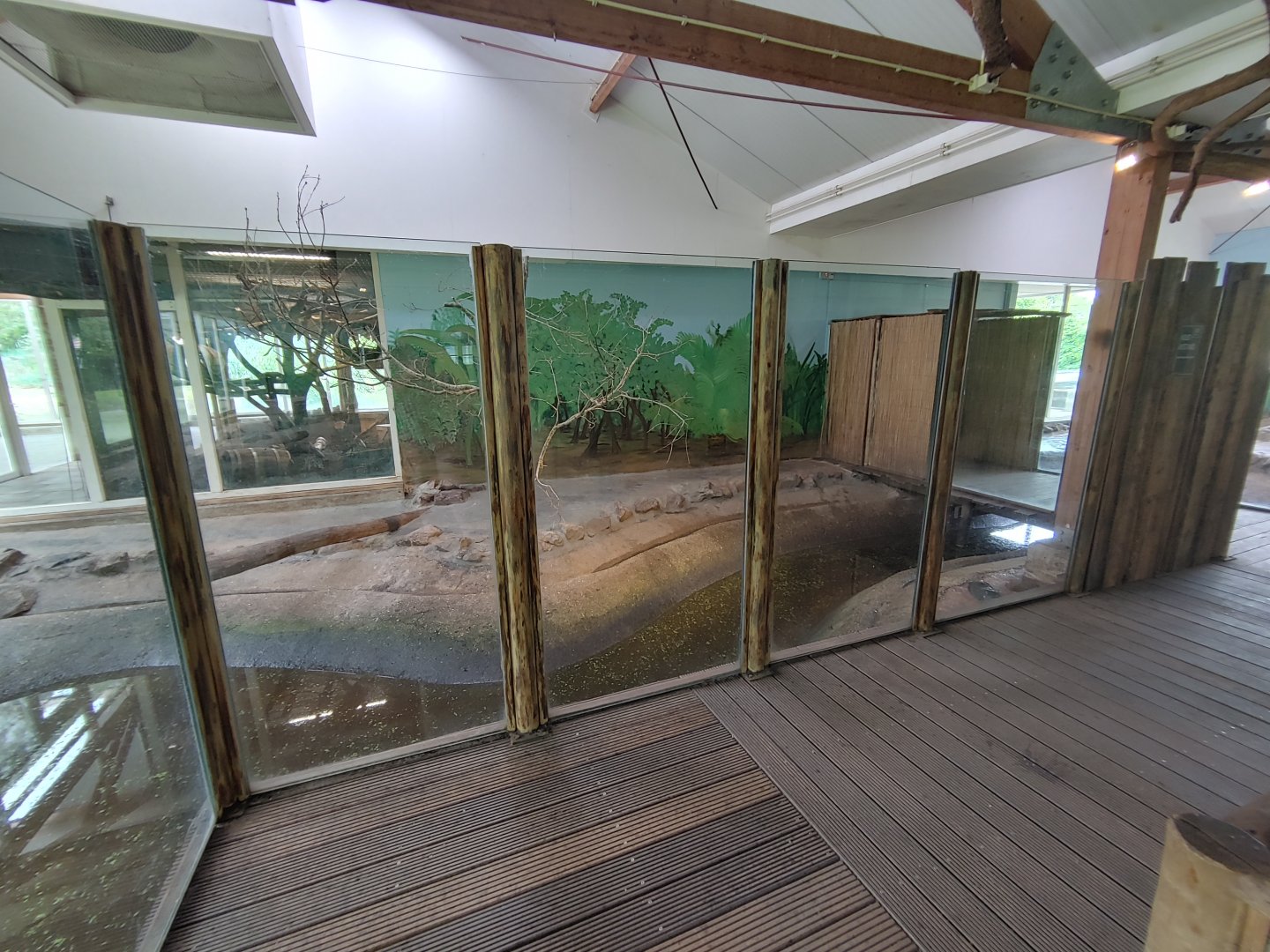 Refurbished Giant otter indoor enclosure.