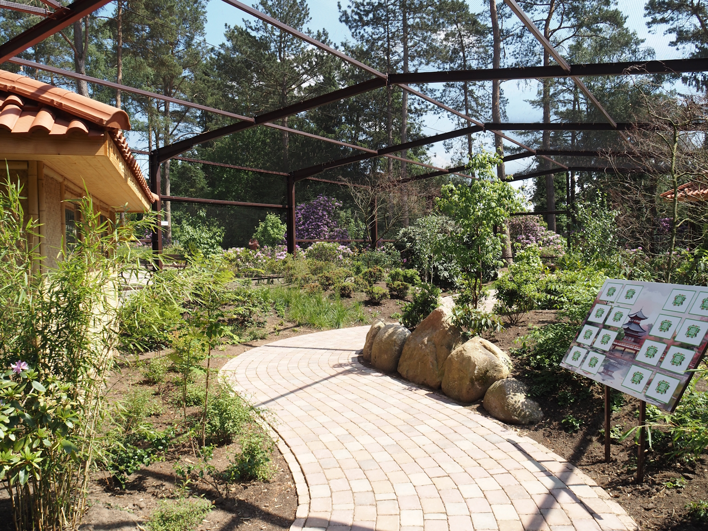 Reich der Mitte aviary - Chinese aviary near entrance and gift shop, 2024-05-21