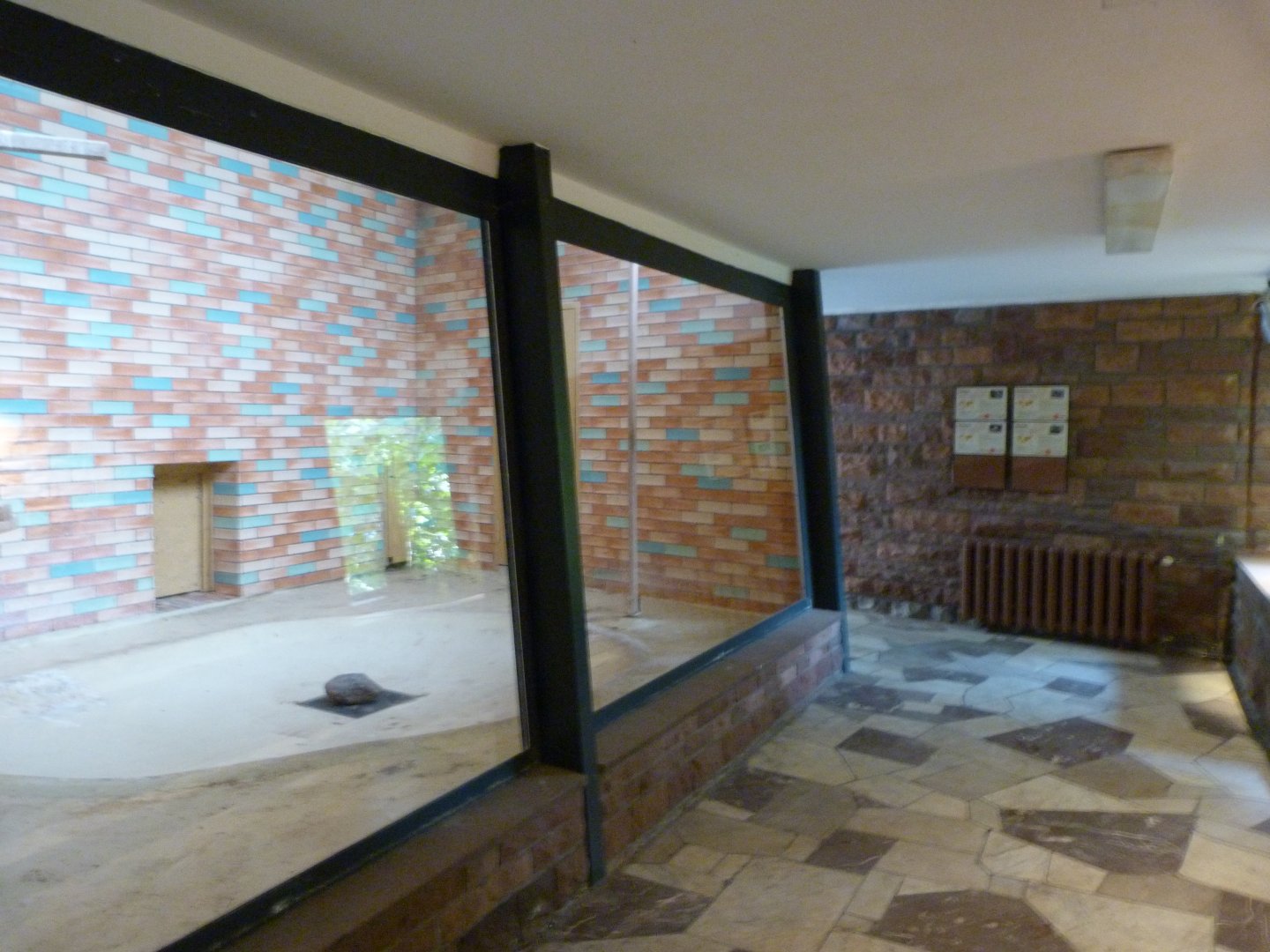 "Reiherhaus" indoors -Tierpark Berlin (2024)