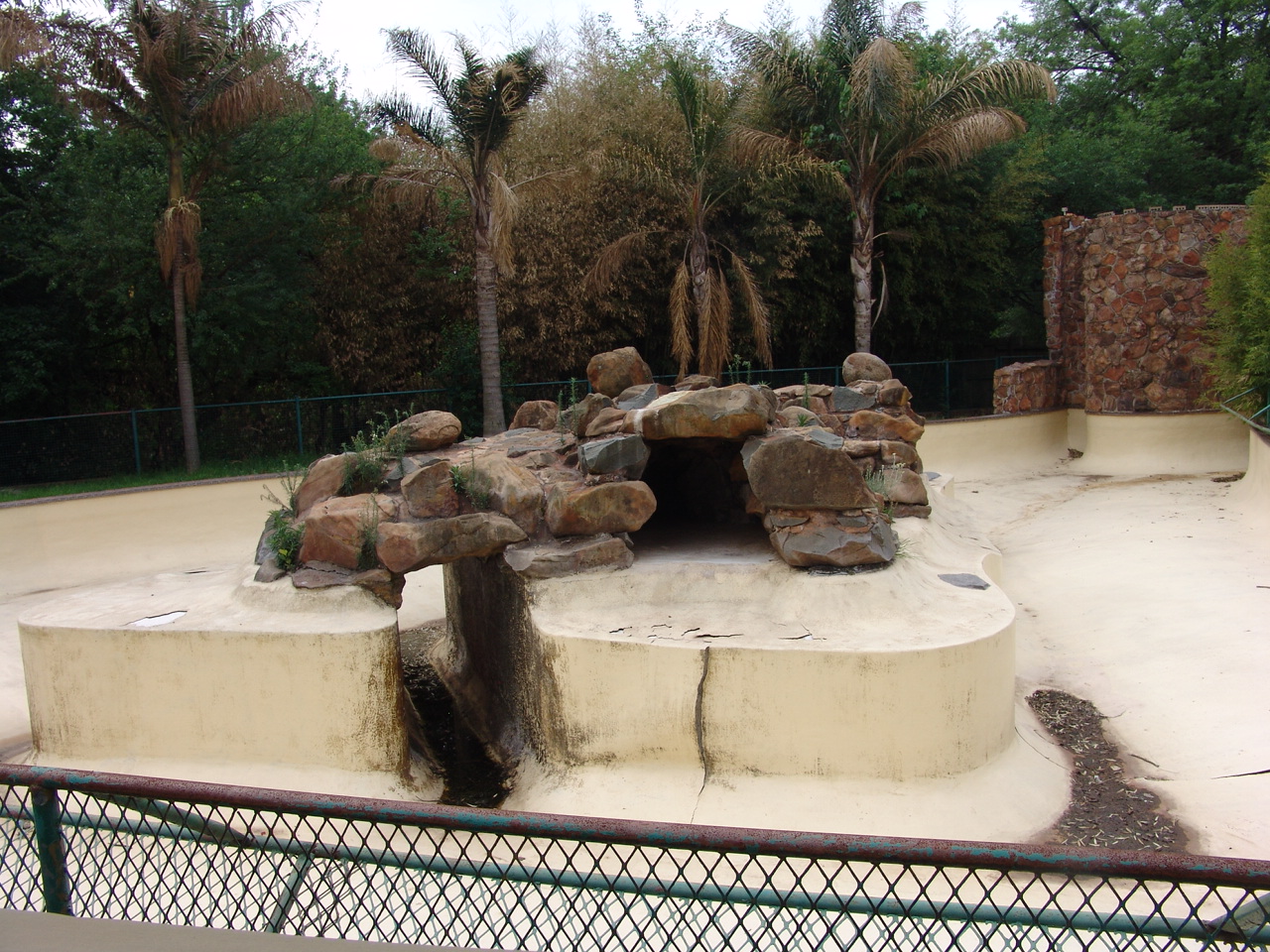 Renovating the exhibit before the return of the South African fur seals (Ar