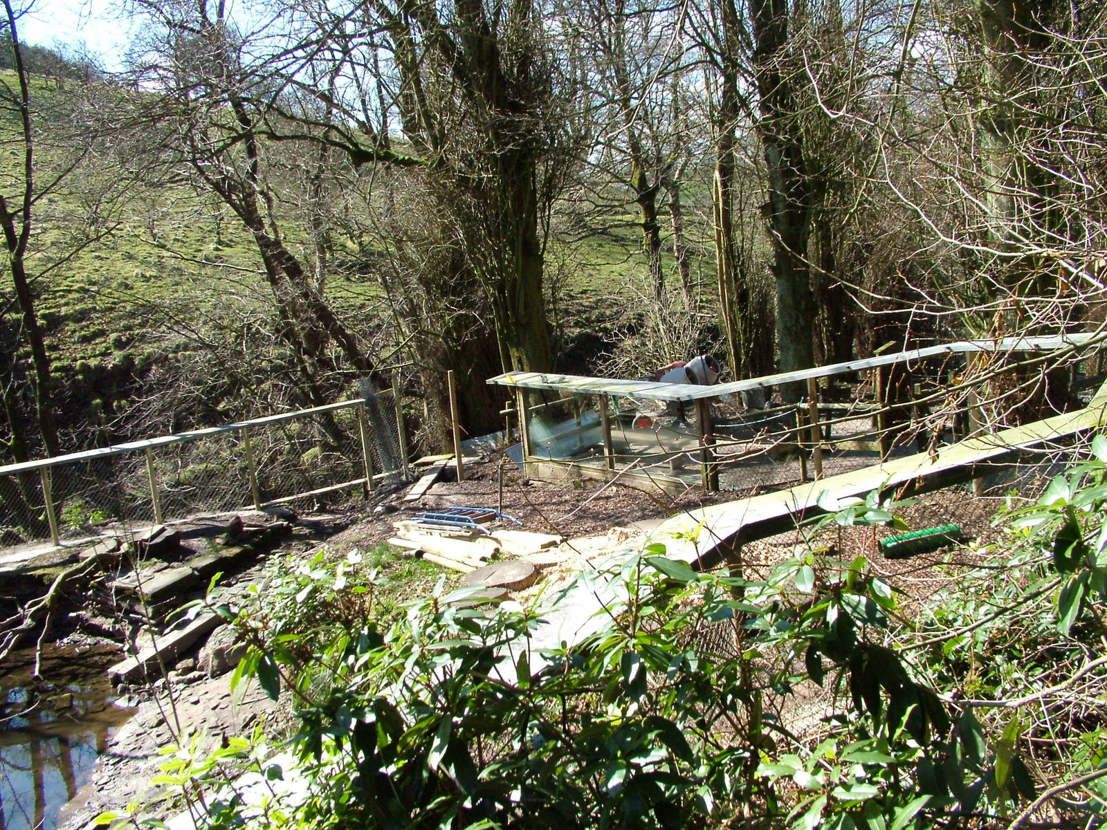 Renovation works to the Giant Otter pool at the Chestnut Centre, March 09