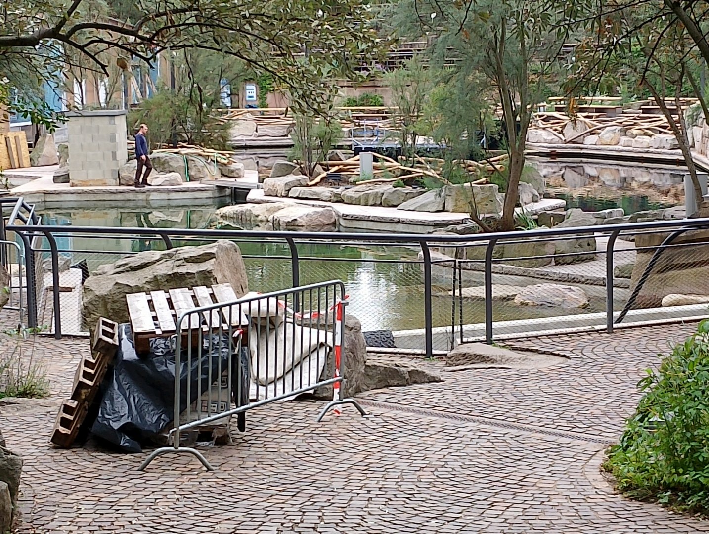 Repairs on the dolphin lagoon