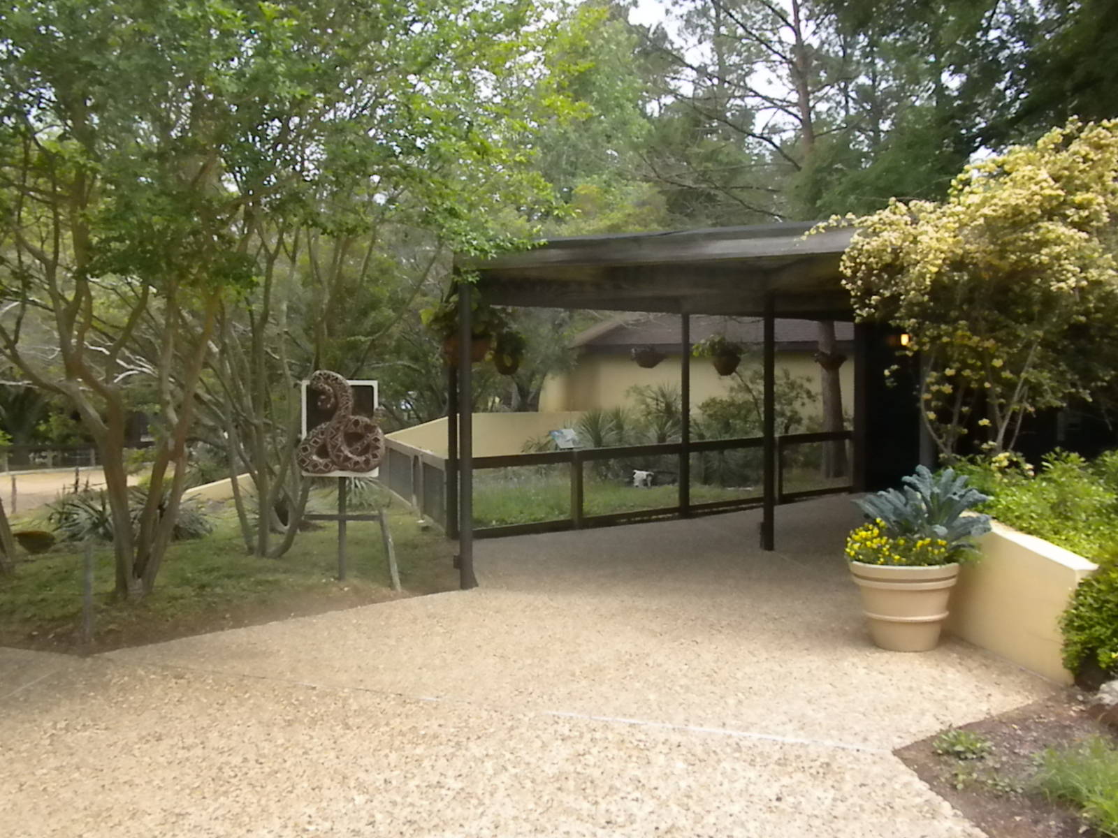 Reptile Building and Aquarium entrance