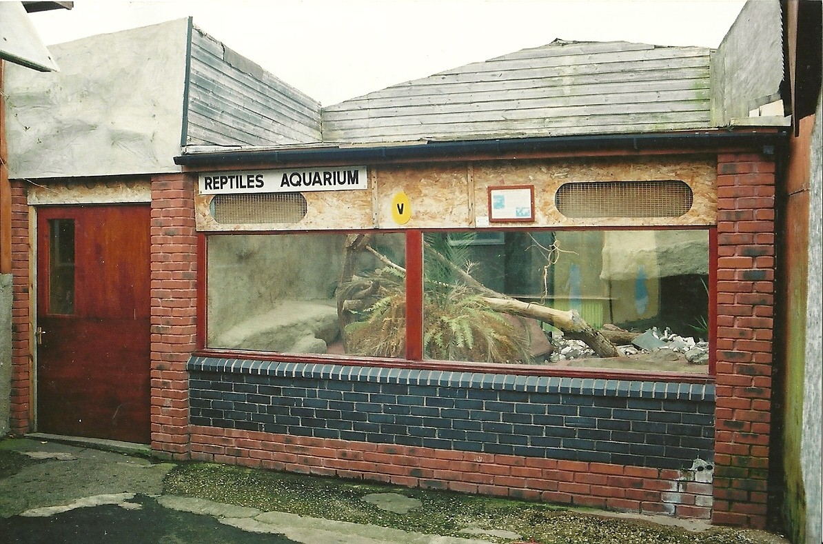 Reptile House and Aquarium 16th April 2004