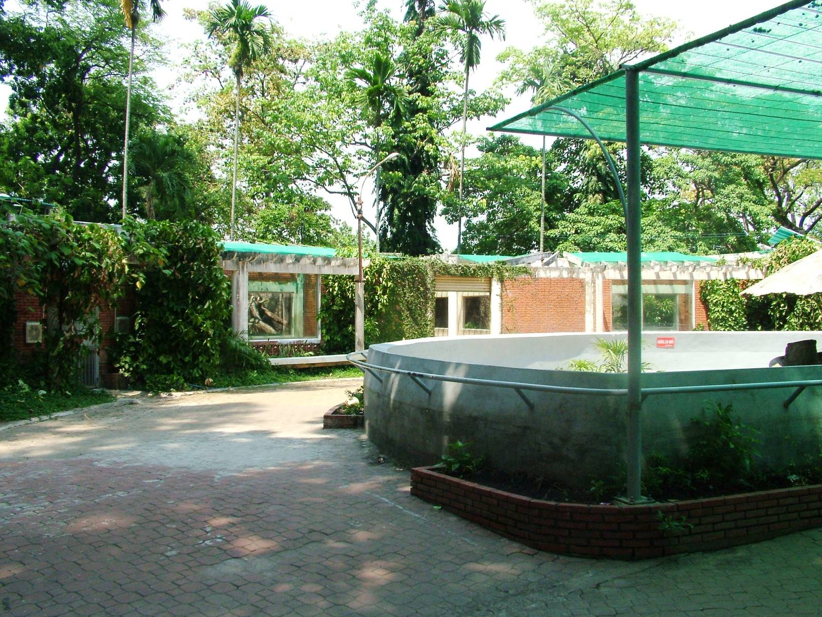 Reptile House and Otter Exhibit at Saigon Zoo, 16/03/12