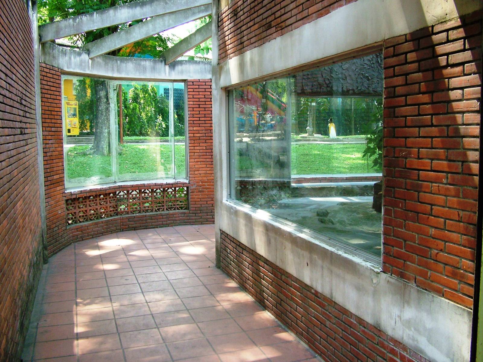 Reptile House at Saigon Zoo, 16/03/12