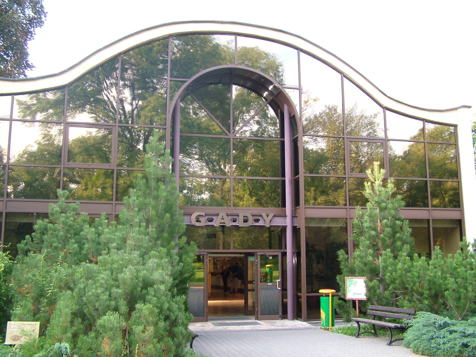 Reptile House at Warsaw Zoo Sept 2008