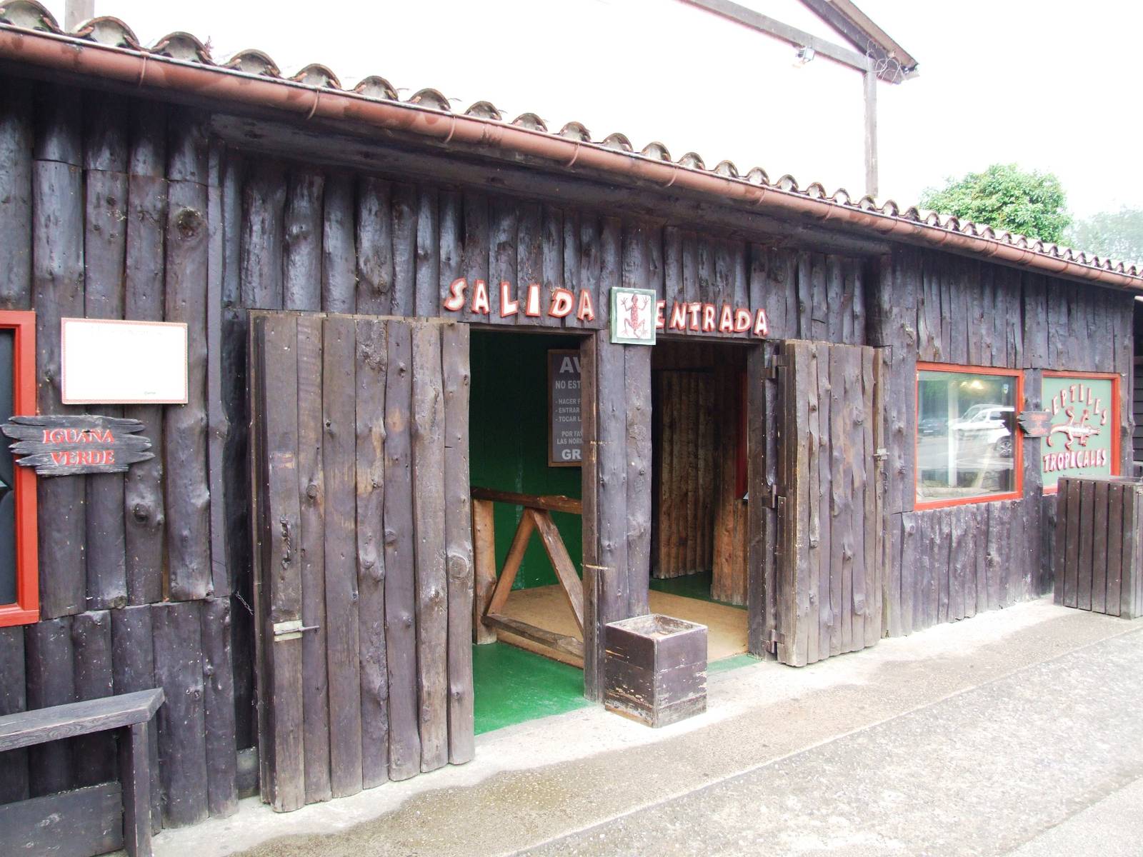 Reptile House Entrance at Cabarceno, 11/06/15
