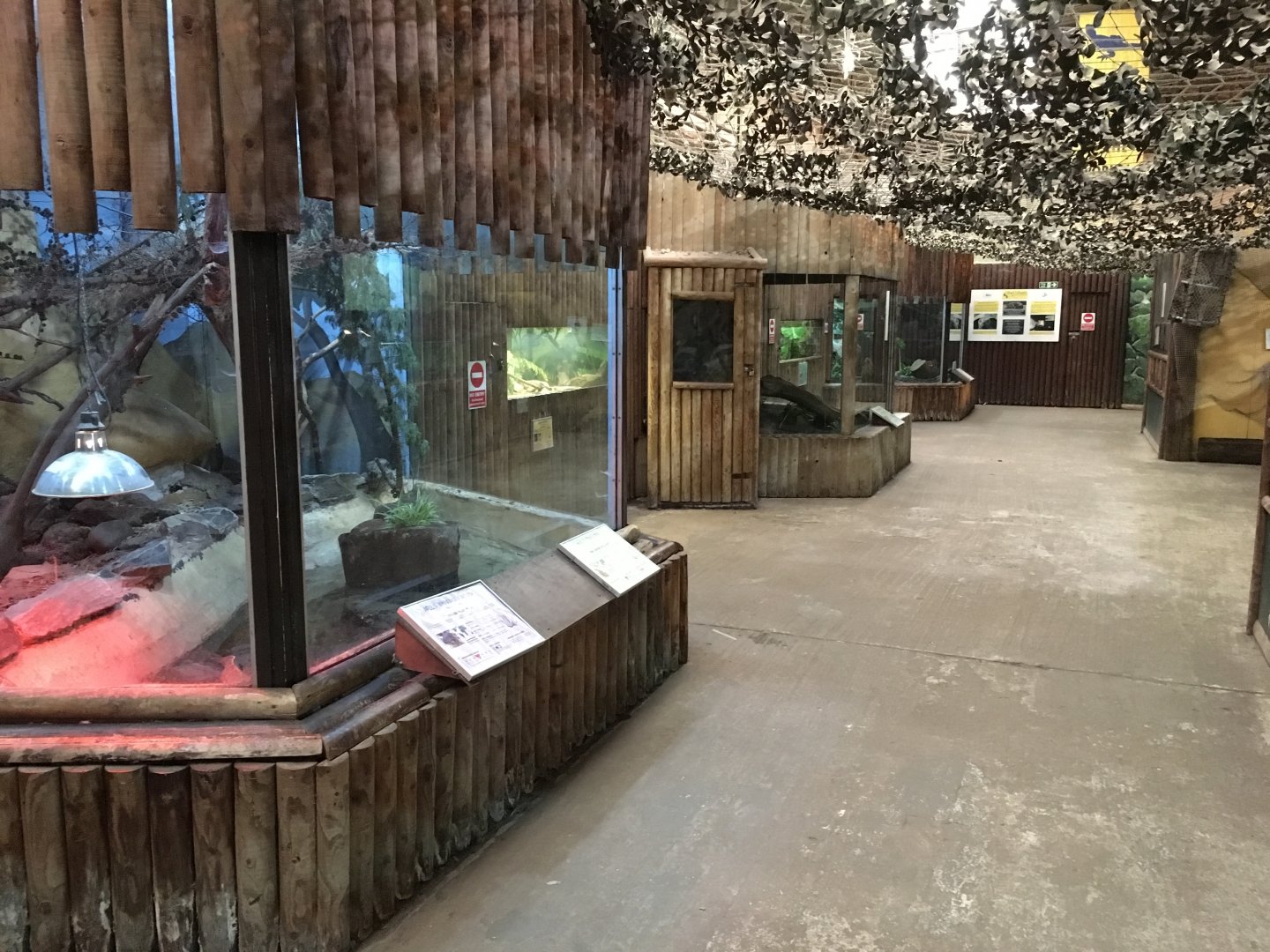 Reptile House exhibits 040817