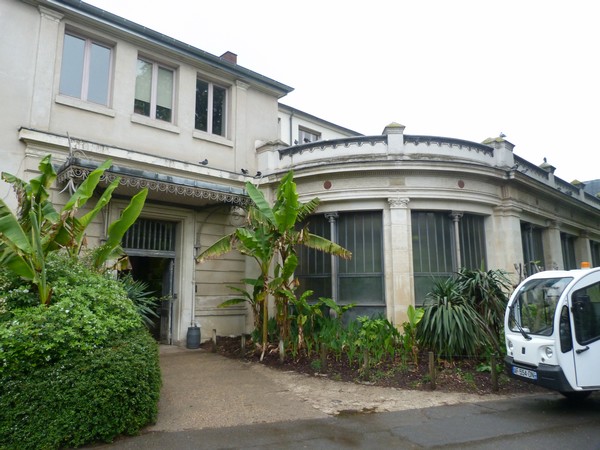 Reptile house exterior