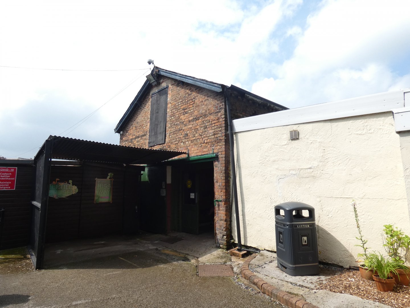 Reptile house (Greenacres Animal Park)