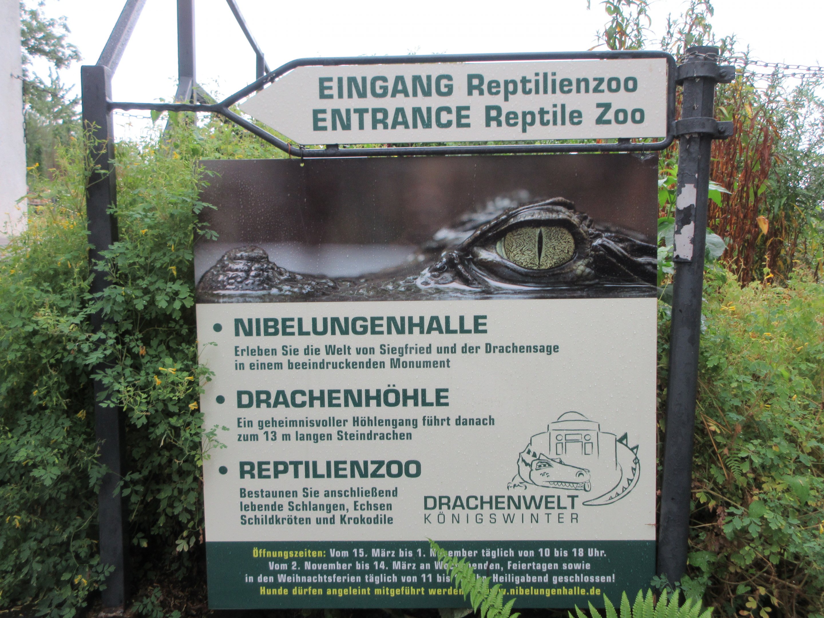 Reptile Zoo Entrance Sign