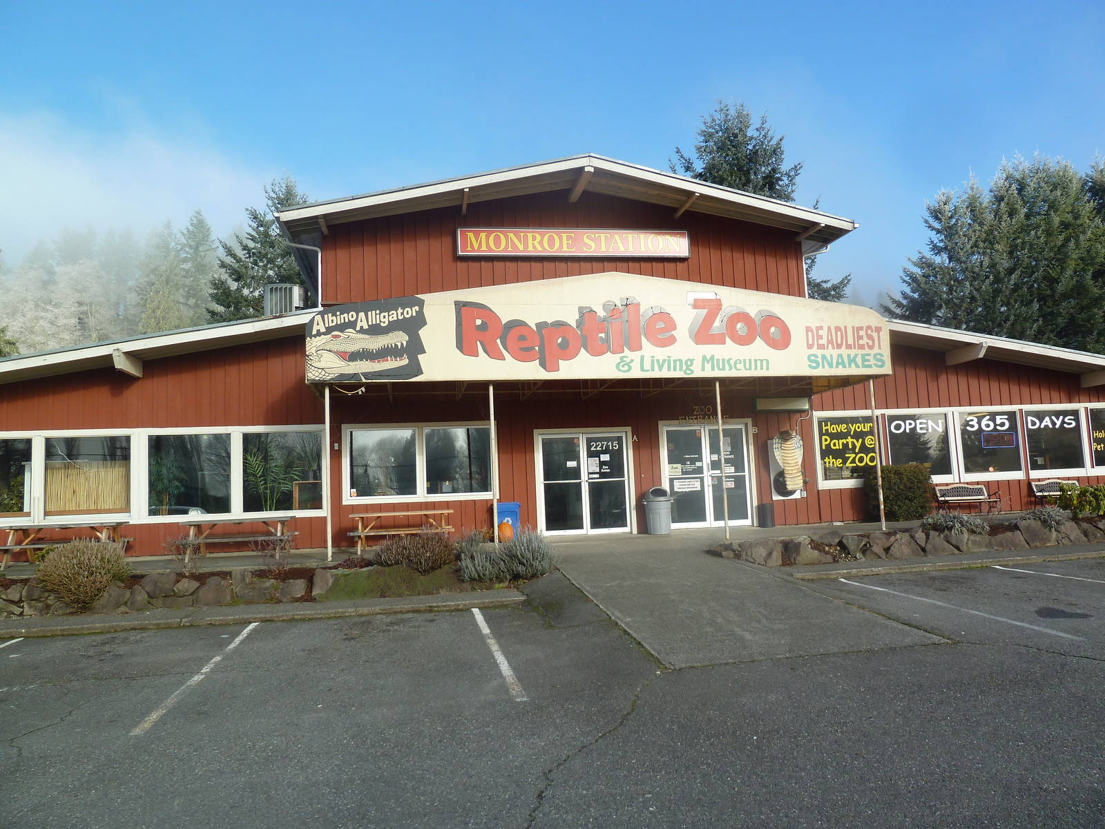 Reptile Zoo Exterior
