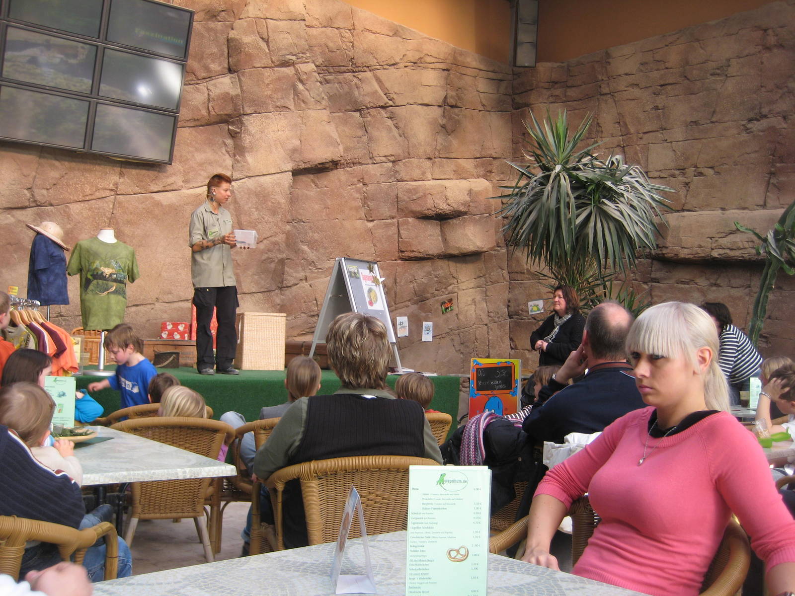 Reptilezoo Landau. Animal presentation