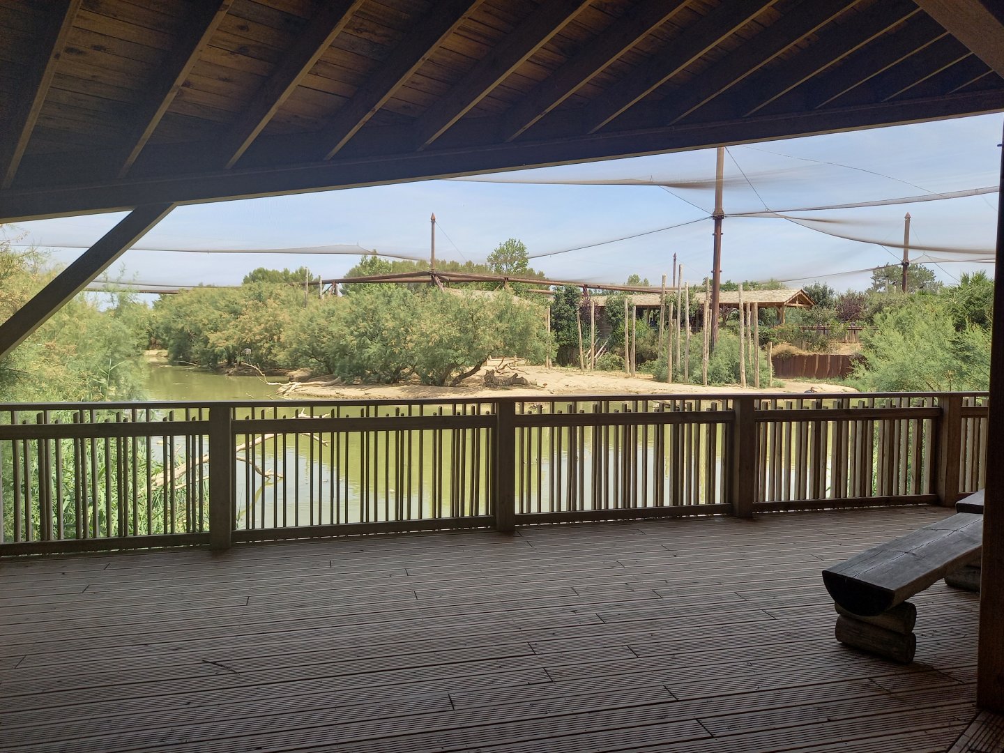 Réserve africaine de Sigean - African giant walkthrough aviary - Viewing point from a corner