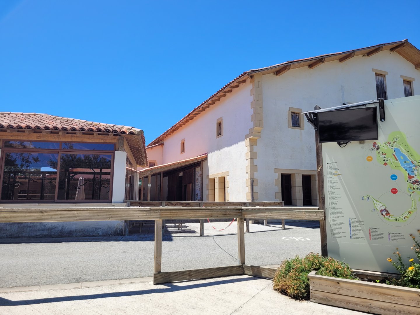 Restaurant at "Aves" -Sendaviva (2024)