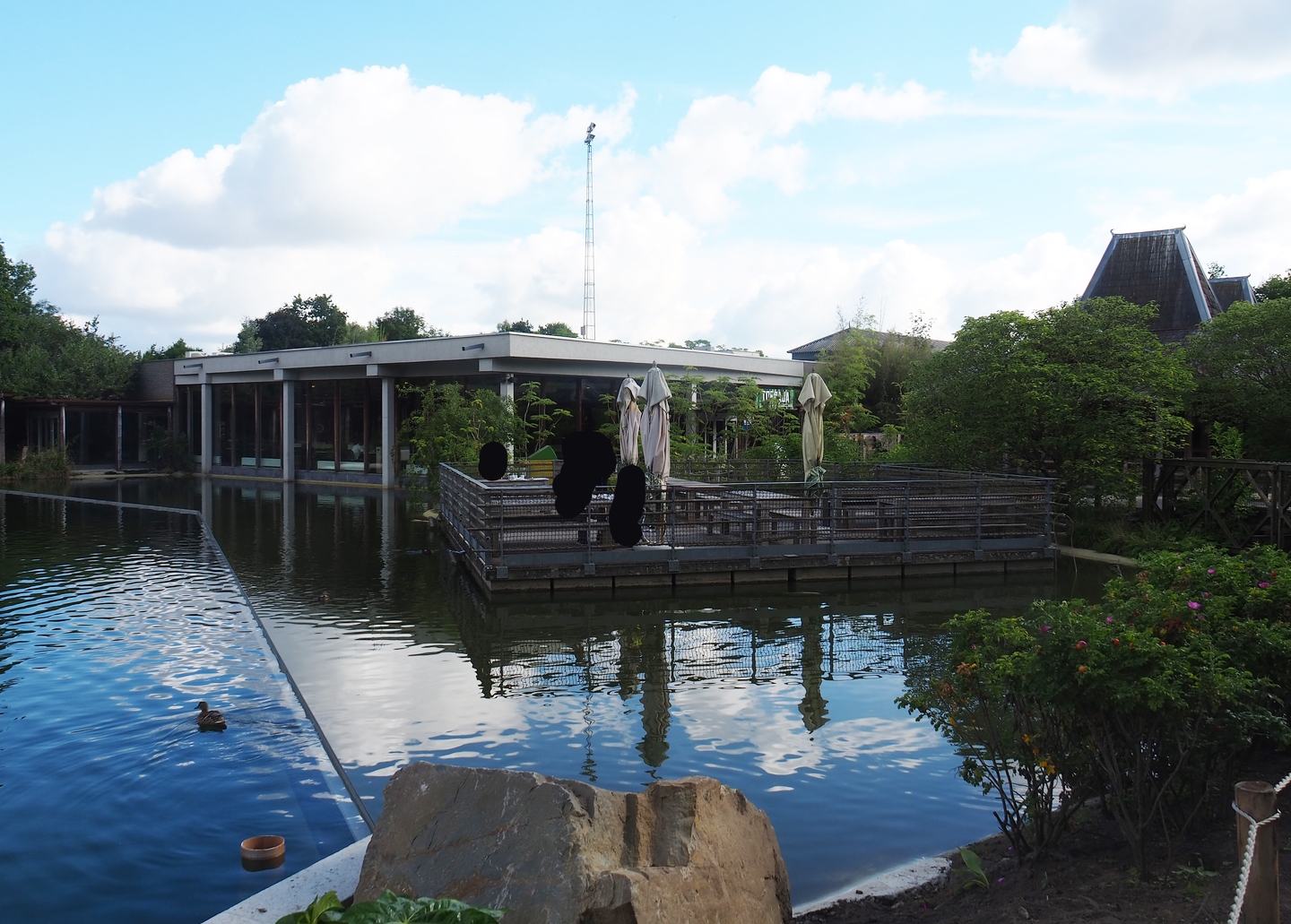 Restaurant building and floating terrace, 2022-07-16