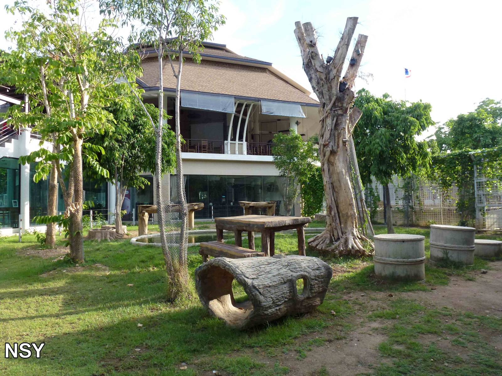 Restaurant enclosures, June 2013.