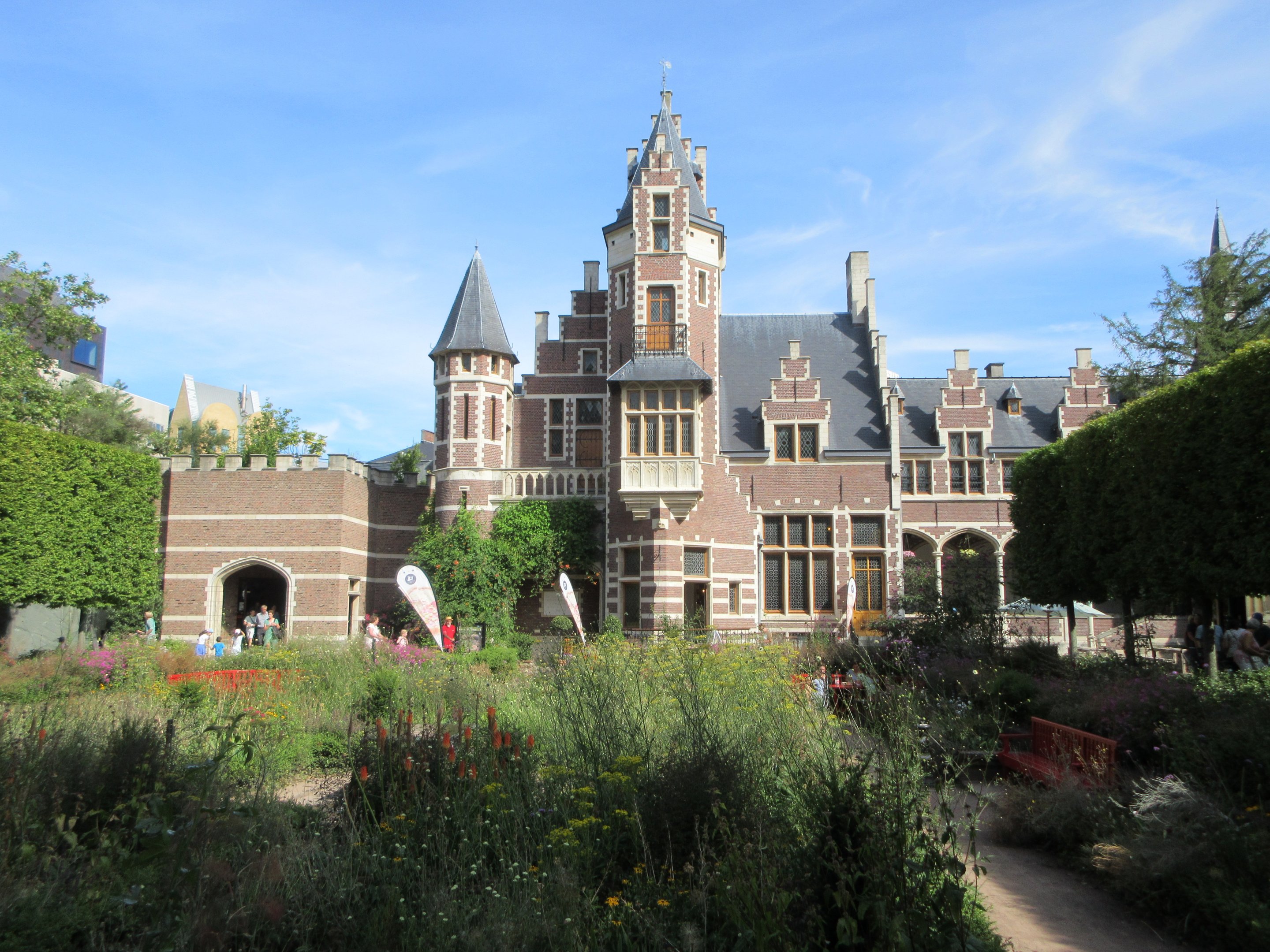 Restaurant (McDonald's???)