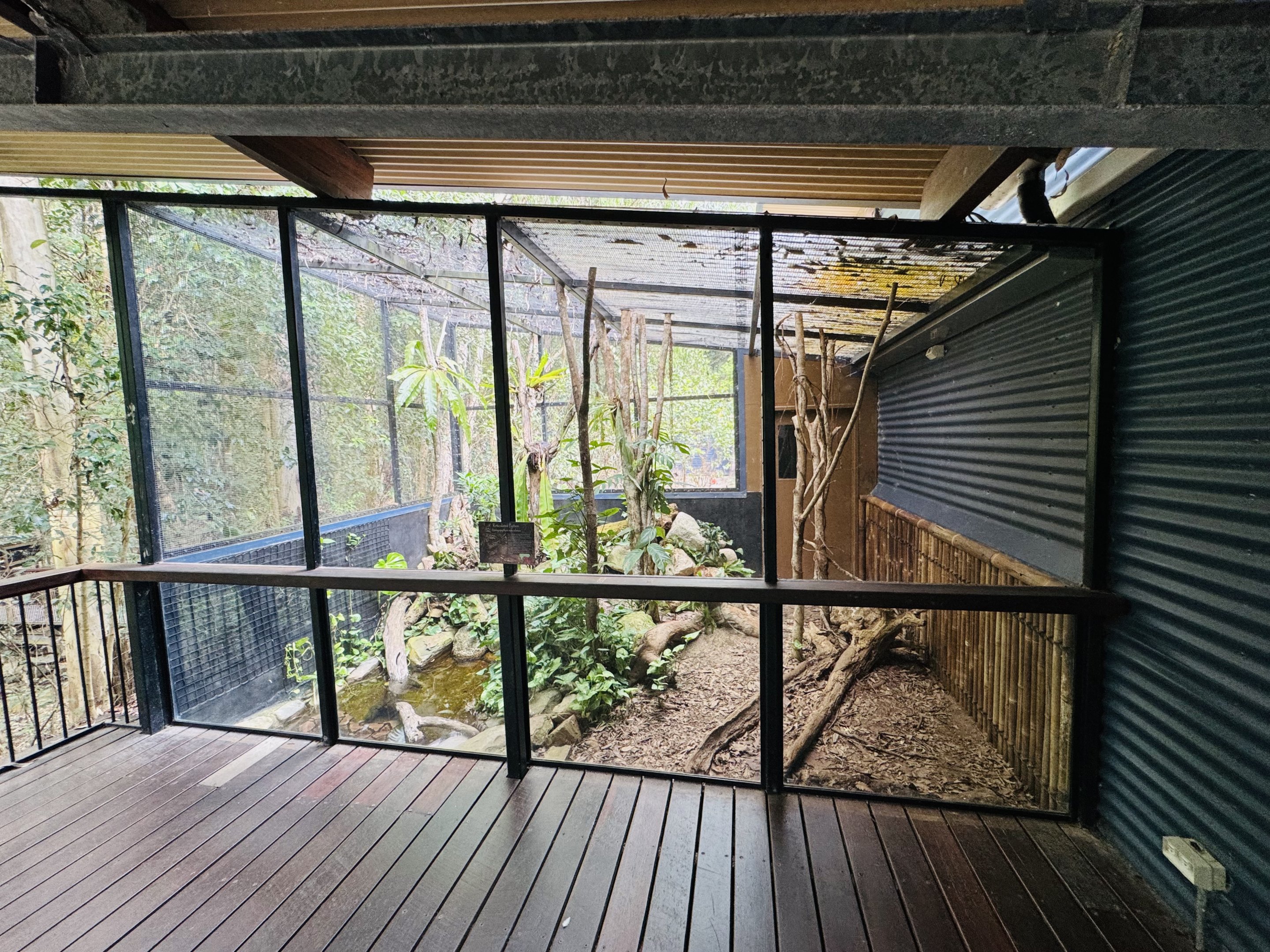 Reticulate python enclosure