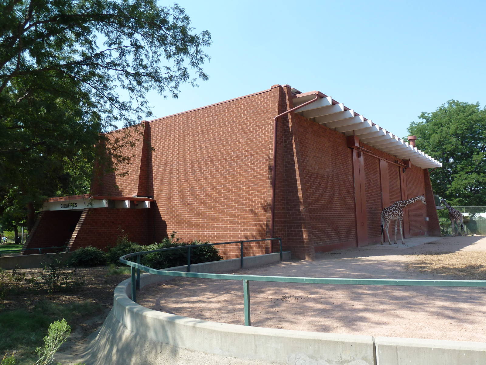 Reticulated Giraffe Barn