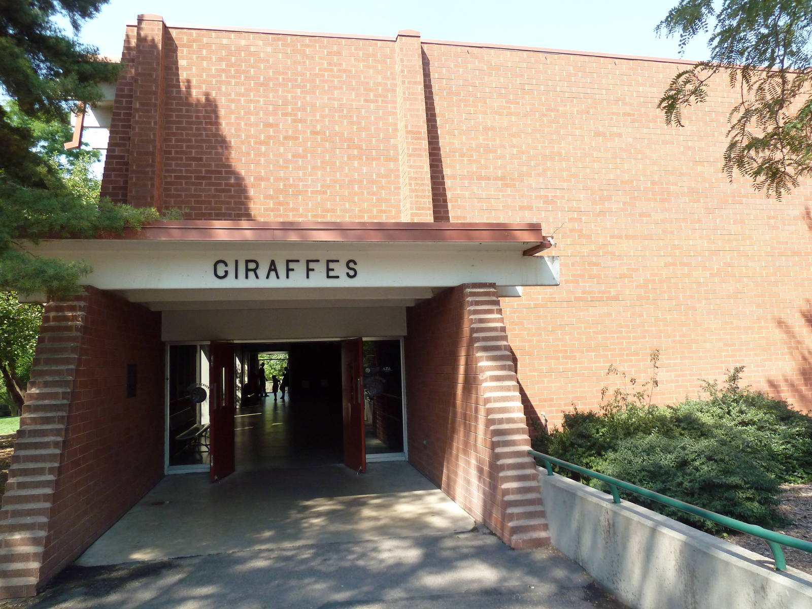 Reticulated Giraffe Barn